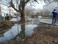 Перекресток Красноармейского проспекта и ул. Лейтейзена затопило водой, Фото: 17