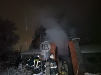 В Туле пожарные вынесли из горящего особняка больную женщину, Фото: 4