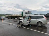 В ДТП на трассе М-2 в Туле у внедорожника оторвало колесо, Фото: 4