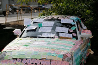 В Туле автомобиль полностью забомбили поздравительными стикерами, Фото: 5