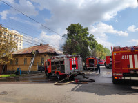 На пересечении улиц Гоголевская и Свободы загорелся жилой дом на 4 семьи, Фото: 19