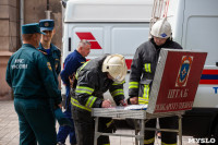 Пожарные эвакуировали людей из здания УМВД России по Тульской области, Фото: 31