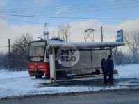 В Туле трамвай поехал в разные стороны и врезался в остановку, Фото: 4