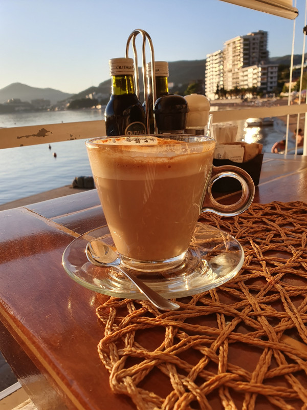 Лучший кофе - это кофе с видом на море! 