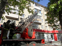 В Туле пожарные эвакуировали жителей подъезда пятиэтажки, Фото: 3