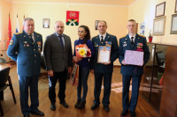 Жительницу Новомосковска наградили за спасение внедорожника от огня , Фото: 2