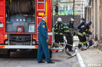 Пожарные эвакуировали людей из здания УМВД России по Тульской области, Фото: 18
