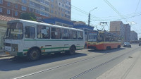На ул. Марата сломавшийся автобус перекрыл движение трамваев, Фото: 6