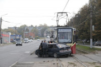 В Криволучье трамвай протаранил легковушку, Фото: 1