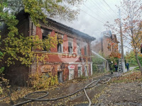 В Туле загорелся старинный дом, Фото: 13