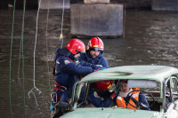 В Туле на Упе спасатели эвакуировали пострадавшего из упавшего в реку автомобиля, Фото: 33