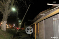 На улице Пролетарской столб падает на газовую трубу, Фото: 1