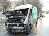 На улице Ф. Энгельса сгорел микроавтобус, Фото: 6