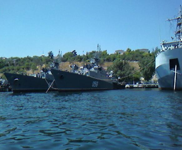 12 июля 2009 года. Севастополь. На рейде. Снято на сотовый телефон