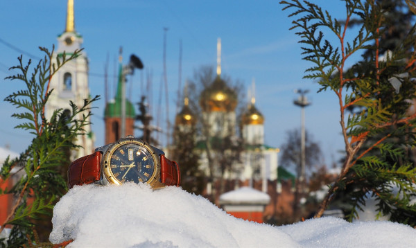 Часы на снегу)