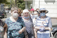 В Туле пенсионеры толпятся в огромной очереди на продление проездных, Фото: 16