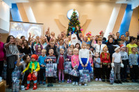 В Новый год с хорошим настроением: областные депутаты провели большой праздник для детей, Фото: 112