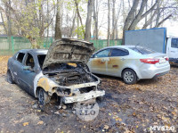 Ночной пожар в Петелино: огонь повредил три автомобиля, Фото: 1