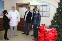 Депутаты Тульской облдумы подарили пациентам областной детской больницы новогодние подарки, Фото: 6