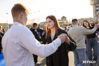 На главной площади города сотни туляки станцевали вальс под «Синий платочек», Фото: 17