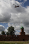 В кремле приземлился вертолет, который установит шпиль колокольни, Фото: 12
