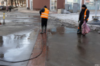Смыть грязь и пыль: на улицах Тулы началась весенняя уборка, Фото: 28
