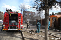 На ул. Николая Руднева в Туле загорелся двухэтажный дом, Фото: 14