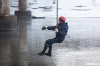 Провалившийся под лед школьник и терпящий бедствие рыбак: спасатели провели учения на Упе в Туле, Фото: 28
