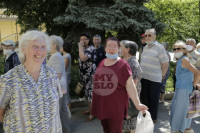 В Туле пенсионеры толпятся в огромной очереди на продление проездных, Фото: 1