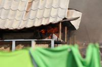 С огнем в жилом доме в селе Теплое боролись три пожарных расчета, Фото: 18