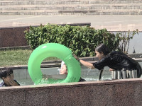 Дети купаются в фонтане, Фото: 4