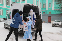 Волонтеры начали доставку новогодних подарков для детей сотрудников медицинских учреждений, Фото: 6