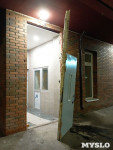 В ЖК Первый Юго-Восточный мужчины силой вырвали подъездную дверь, Фото: 2