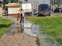 В Пролетарском районе Тулы затопило улицы и дворы: вода хлещет из колодцев, Фото: 18
