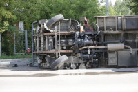 На ул. Путейской в Туле перевернулся грузовик-манипулятор, Фото: 11