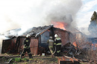 На Калужском шоссе загорелся жилой дом, Фото: 4