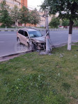 На Красноармейском проспекте кроссовер повалил фонарный столб, Фото: 1