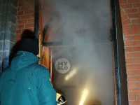 В Туле пожарные вынесли из горящего особняка больную женщину, Фото: 6
