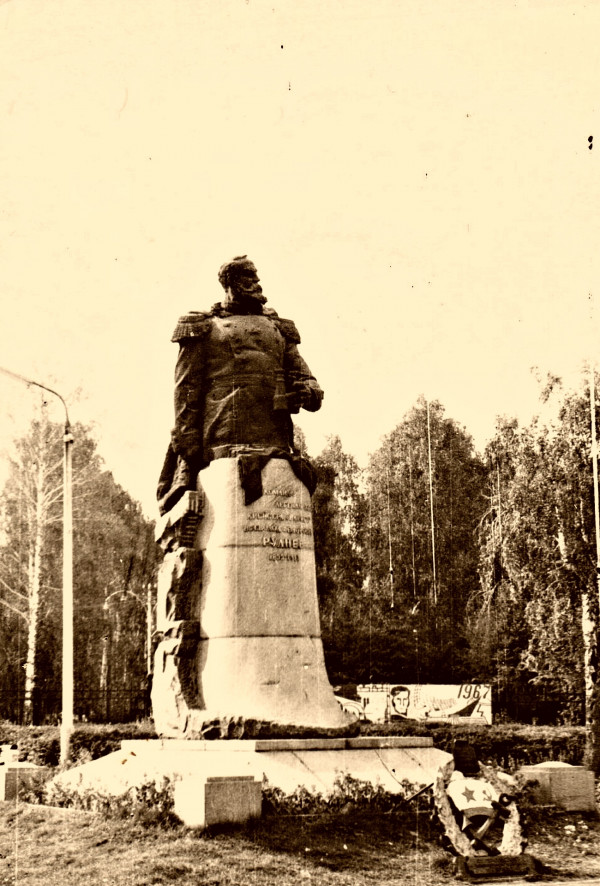 Комсомольский парк и Руднев 49 лет назад...