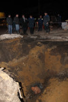 Глубина провала на Одоевском шоссе в Туле - примерно 3 метра, Фото: 4