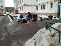 «Подъздные пути расчистили, а мусор не убирают»: жители улицы Некрасова жалуются на работу «Хартии» , Фото: 4