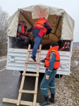 В Тульской области сотрудники МЧС переправляют людей через затопленные мосты на моторных лодках, Фото: 21