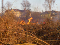 Возгорание сухой травы на ул.Комбайновая, Фото: 3
