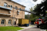 Пожарные эвакуировали людей из здания УМВД России по Тульской области, Фото: 67