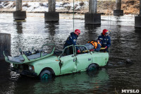 В Туле на Упе спасатели эвакуировали пострадавшего из упавшего в реку автомобиля, Фото: 46