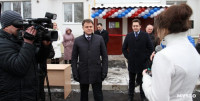 Владимир Груздев вручил ключи от квартир новоселам из Донского , Фото: 10