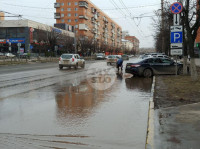 Перекресток Красноармейского проспекта и ул. Лейтейзена затопило водой, Фото: 2