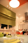 Зеленый цвет появился в кухне не случайно. Он добавляет оранжево-белой гамме свежести и домашнего уюта, Фото: 3