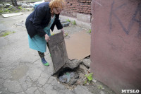 Двор разрушающегося общежития в Туле неделю затапливает канализация, Фото: 8
