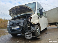 На Щекинском шоссе столкнулись микроавтобус и грузовик, Фото: 3